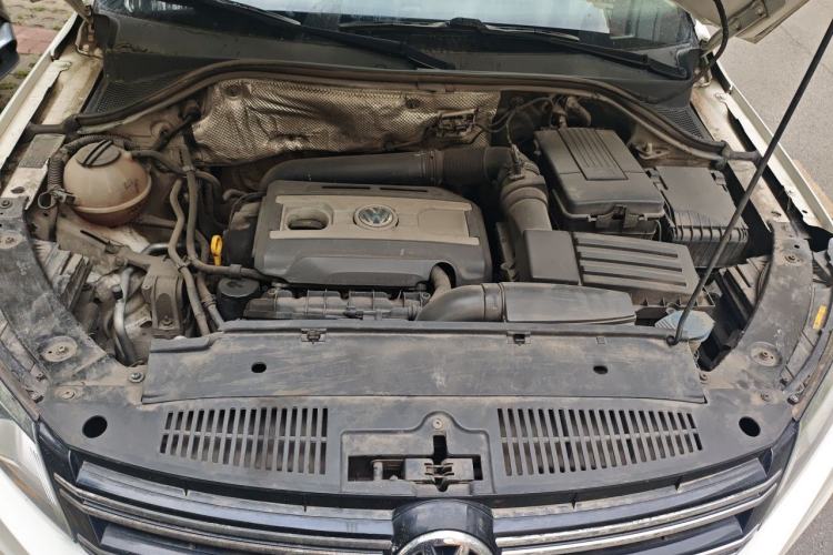 Used Volkswagen Tiguan 2015 1.8TSI Automatic All-Wheel-Drive Luxury Model Engine Bay