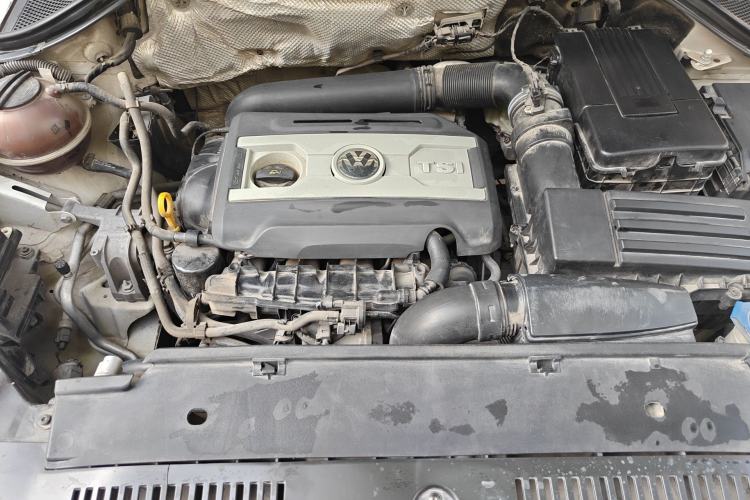 Used Volkswagen Tiguan 2015 1.8TSI Automatic Two-Wheel Drive Luxury Model Engine Bay