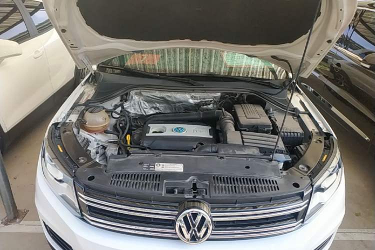 Used Volkswagen Tiguan 2015 1.8TSI Automatic Two-Wheel Drive Luxury Model Engine Bay