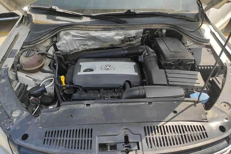 Used Volkswagen Tiguan 2015 1.8TSI Automatic All-Wheel Drive Style Vision Edition Engine Bay