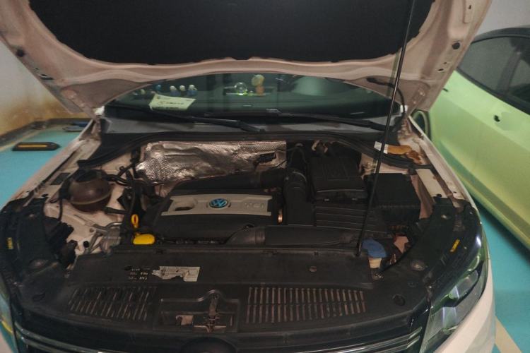 Used Volkswagen Tiguan 2015 1.8TSI Automatic Two-Wheel Drive Luxury Model Engine Bay