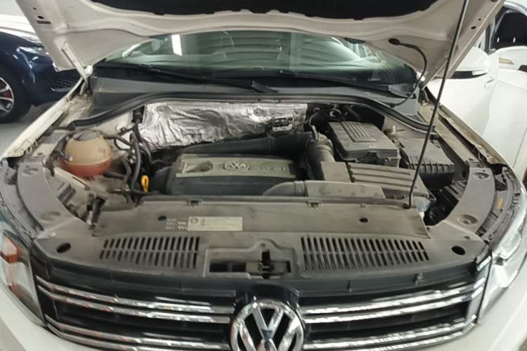 Used Volkswagen Tiguan 2015 1.8TSI Automatic Two-Wheel Drive Comfort Edition Engine Bay