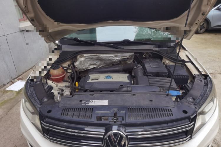 Used Volkswagen Tiguan 2015 1.8TSI Manual Two-Wheel-Drive Limited Edition Engine Bay