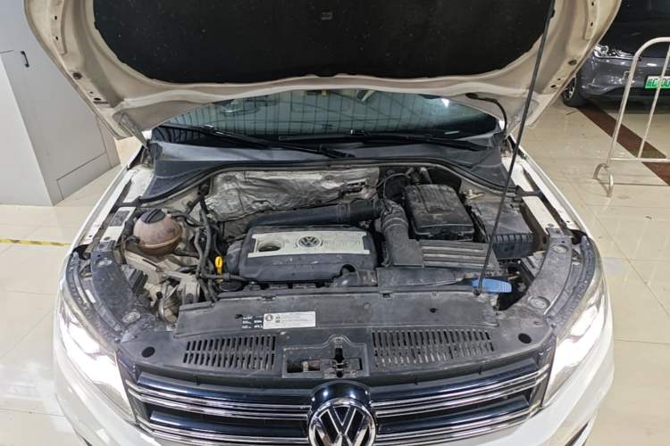 Used Volkswagen Tiguan 2015 1.8TSI Automatic Two-Wheel Drive Comfort Edition Engine Bay