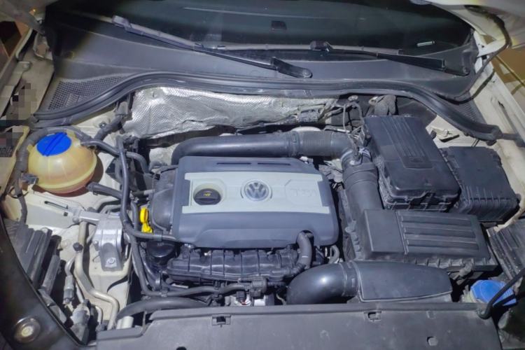 Used Volkswagen Tiguan 2015 1.8TSI Automatic Two-Wheel Drive Luxury Model Engine Bay