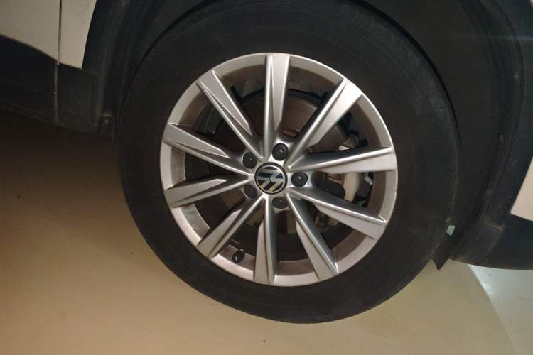 Used Volkswagen Tiguan 2015 1.8TSI Automatic Two-Wheel Drive Comfort Edition Exterior 1