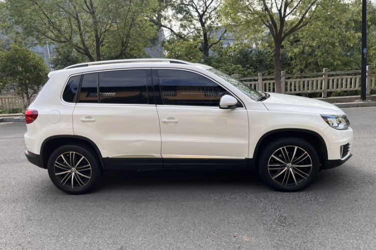 Used Volkswagen Tiguan 2015 2.0 TSI Automatic All-Wheel Drive Flagship Edition Exterior 1