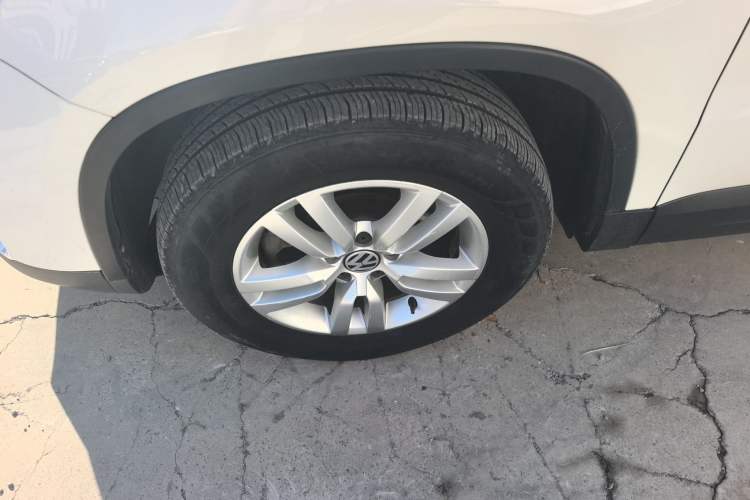 Used Volkswagen Tiguan 2015 1.8TSI Automatic Two-Wheel Drive Trend Edition Exterior 1