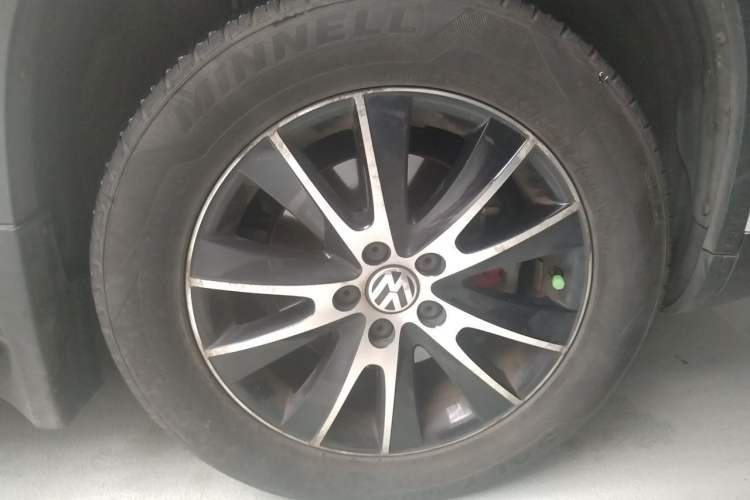 Used Volkswagen Tiguan 2015 1.8TSI Automatic Two-Wheel Drive Luxury Model Exterior 1