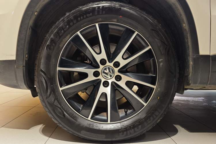 Used Volkswagen Tiguan 2015 1.8TSI Automatic All-Wheel-Drive Luxury Model Exterior 10