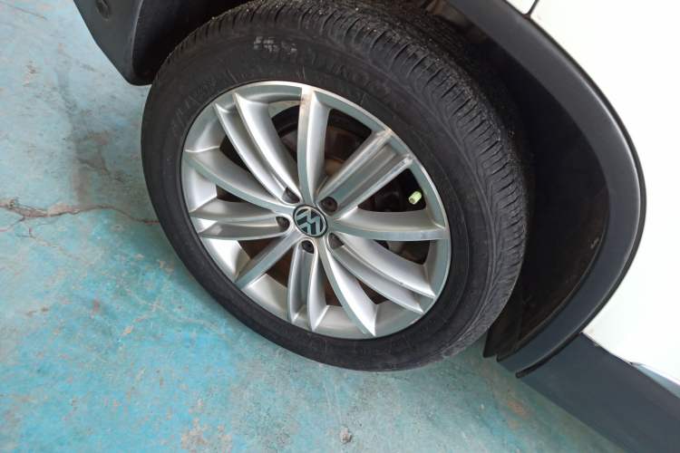 Used Volkswagen Tiguan 2015 2.0 TSI Comfort Edition Exterior 2