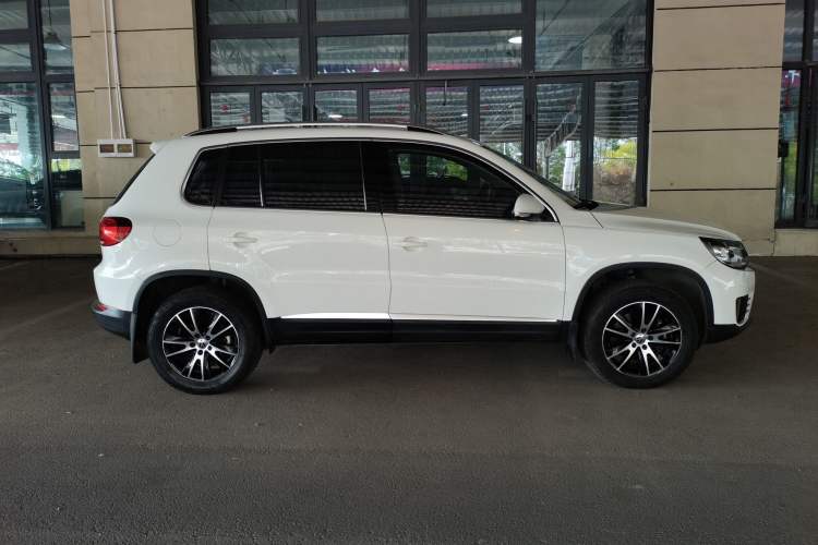 Used Volkswagen Tiguan 2015 2.0 TSI Automatic All-Wheel Drive Luxury Edition Exterior 2