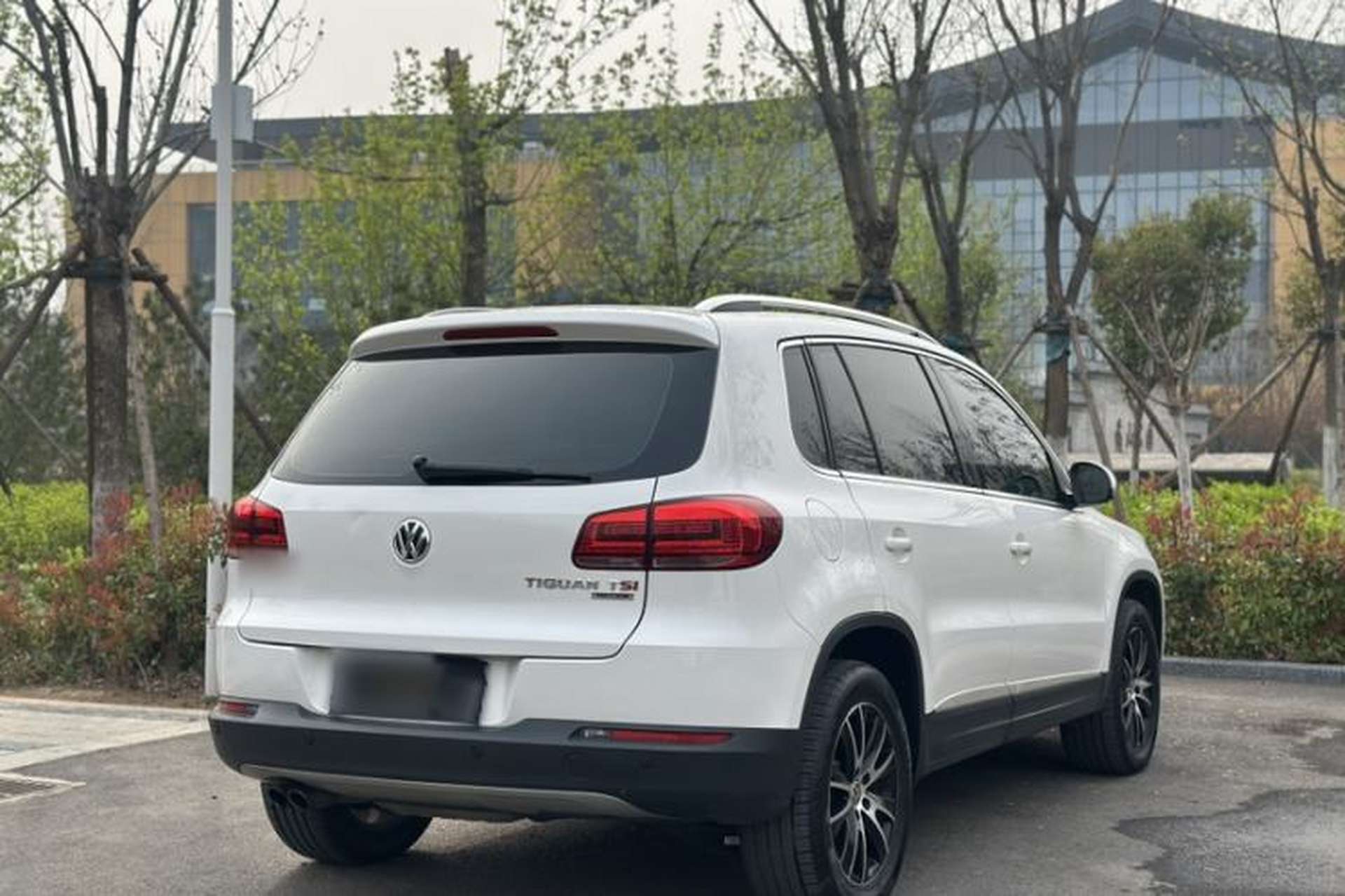 Used Volkswagen Tiguan 2015 1.8TSI Automatic All-Wheel-Drive Luxury Model Exterior 2