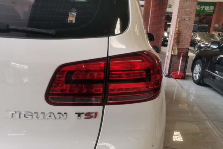 Used Volkswagen Tiguan 2015 1.8TSI Automatic Two-Wheel Drive Luxury Model Exterior 3