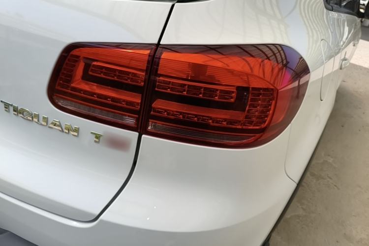 Used Volkswagen Tiguan 2015 1.8TSI Automatic Two-Wheel Drive Comfort Edition Exterior 3