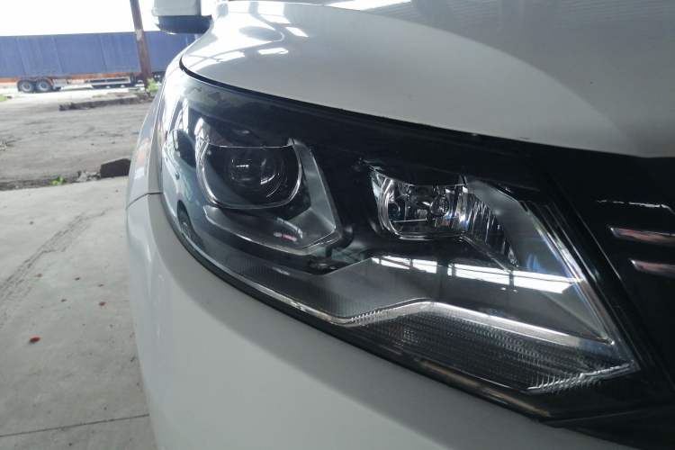 Used Volkswagen Tiguan 2015 1.8TSI Automatic Two-Wheel Drive Comfort Edition Exterior 3