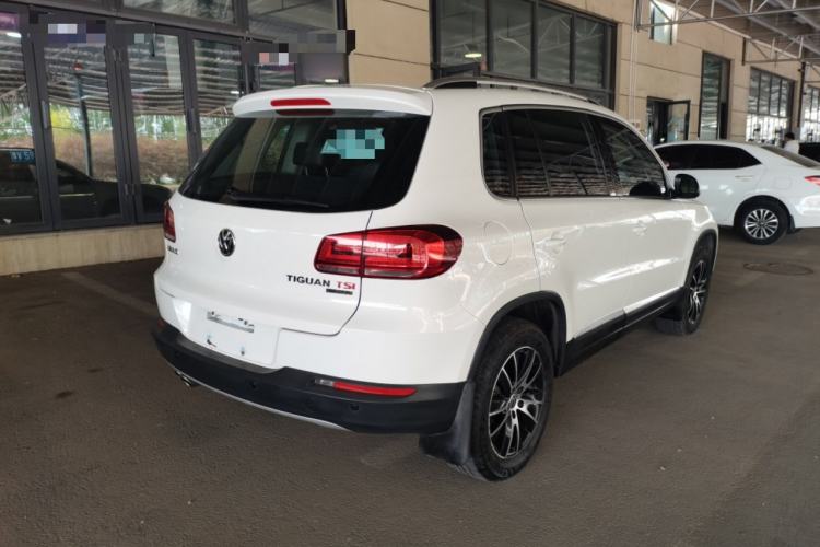 Used Volkswagen Tiguan 2015 2.0 TSI Automatic All-Wheel Drive Luxury Edition Exterior 3