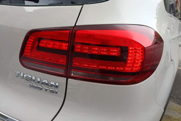 Used Volkswagen Tiguan 2015 1.8TSI Automatic Two-Wheel Drive Luxury Model Exterior 3