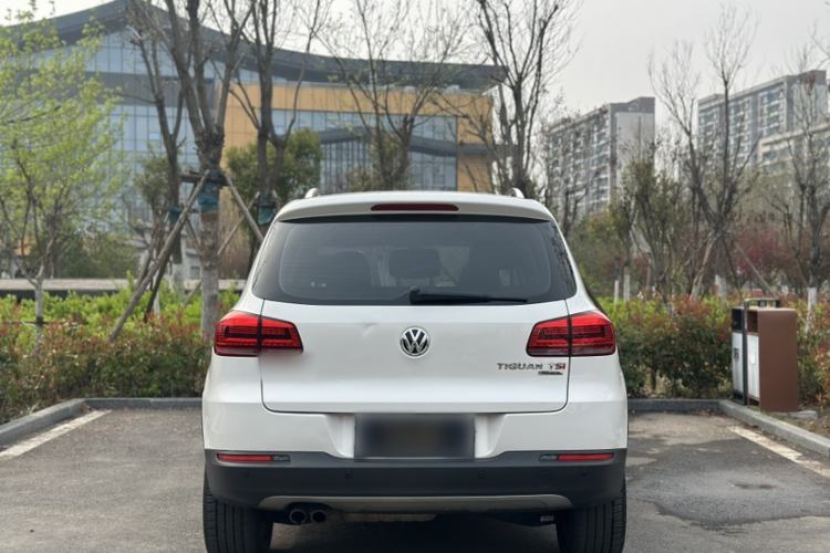 Used Volkswagen Tiguan 2015 1.8TSI Automatic All-Wheel-Drive Luxury Model Exterior 3