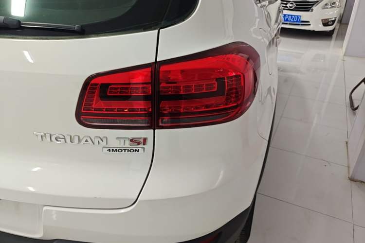 Used Volkswagen Tiguan 2015 1.8TSI Automatic All-Wheel-Drive Luxury Model Exterior 3