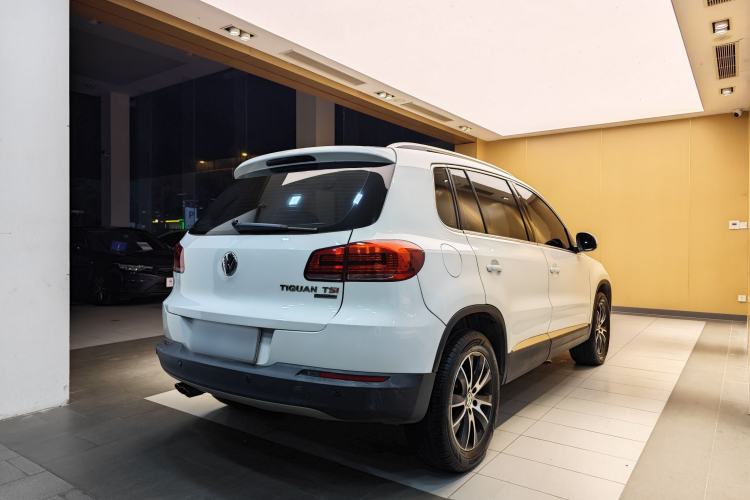 Used Volkswagen Tiguan 2015 1.8TSI Automatic All-Wheel-Drive Luxury Model Exterior 3