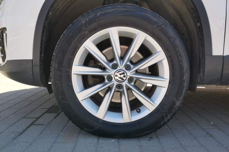 Used Volkswagen Tiguan 2015 1.8TSI Automatic Two-Wheel Drive Comfort Edition Exterior 4