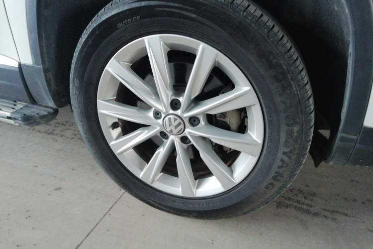 Used Volkswagen Tiguan 2015 1.8TSI Automatic Two-Wheel Drive Comfort Edition Exterior 4