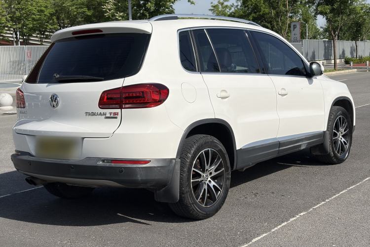 Used Volkswagen Tiguan 2015 2.0 TSI Automatic All-Wheel Drive Luxury Edition Exterior 4