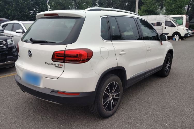 Used Volkswagen Tiguan 2015 1.8TSI Automatic All-Wheel-Drive Luxury Model Exterior 4