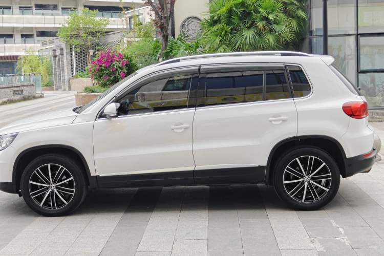 Used Volkswagen Tiguan 2015 2.0 TSI Automatic All-Wheel Drive Flagship Edition Exterior 4