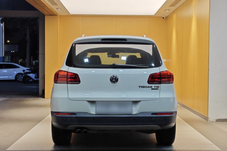Used Volkswagen Tiguan 2015 1.8TSI Automatic All-Wheel-Drive Luxury Model Exterior 4