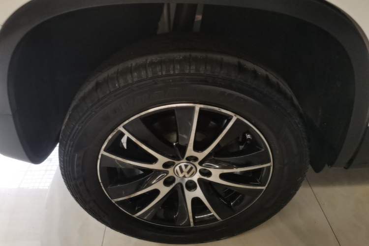 Used Volkswagen Tiguan 2015 1.8TSI Automatic Two-Wheel Drive Luxury Model Exterior 5