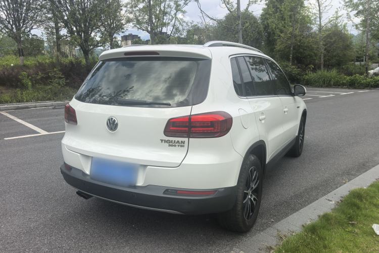 Used Volkswagen Tiguan 2015 1.8TSI Automatic All-Wheel-Drive Luxury Model Exterior 5