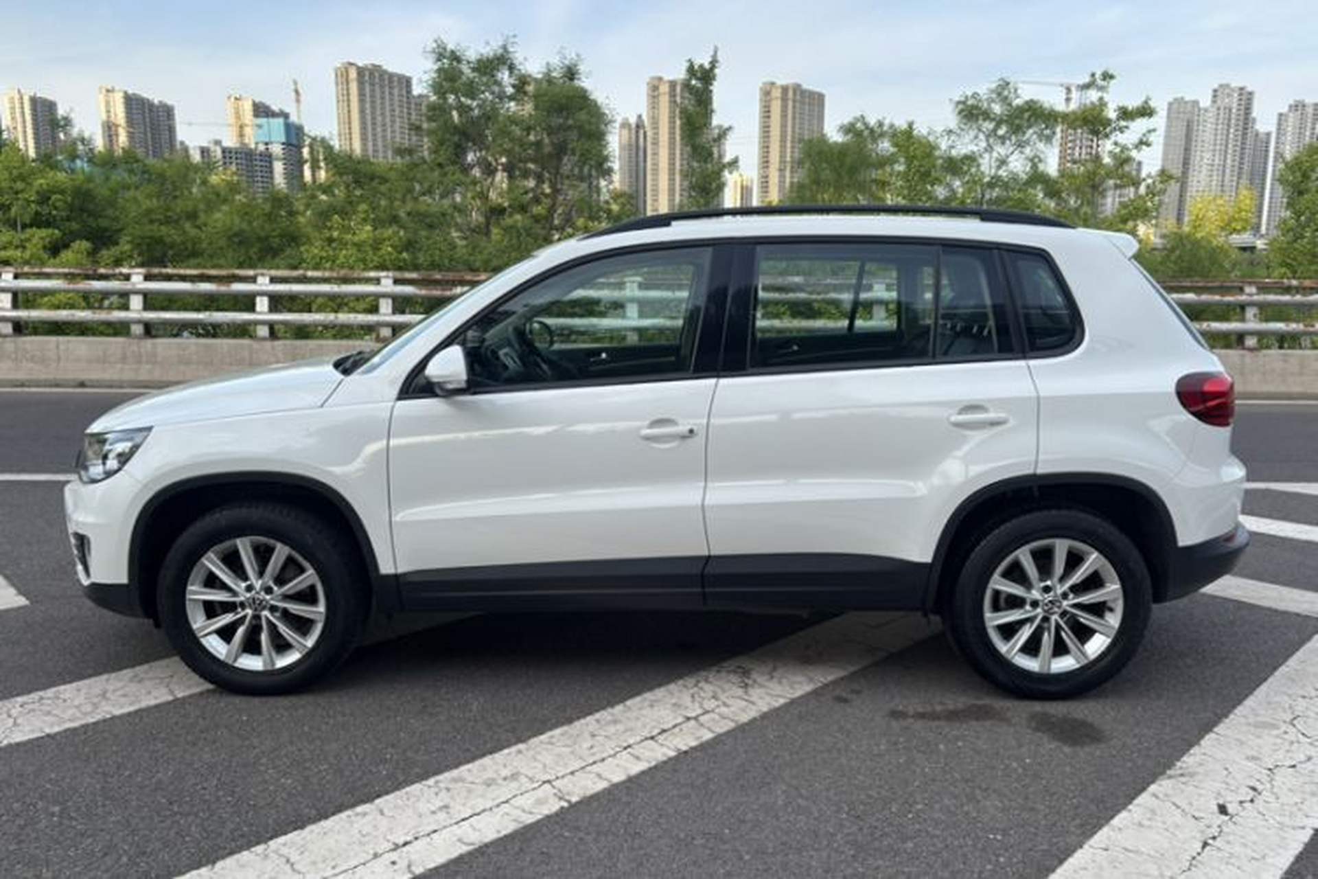 Used Volkswagen Tiguan 2015 1.8TSI Automatic Two-Wheel Drive Comfort Edition Exterior 5
