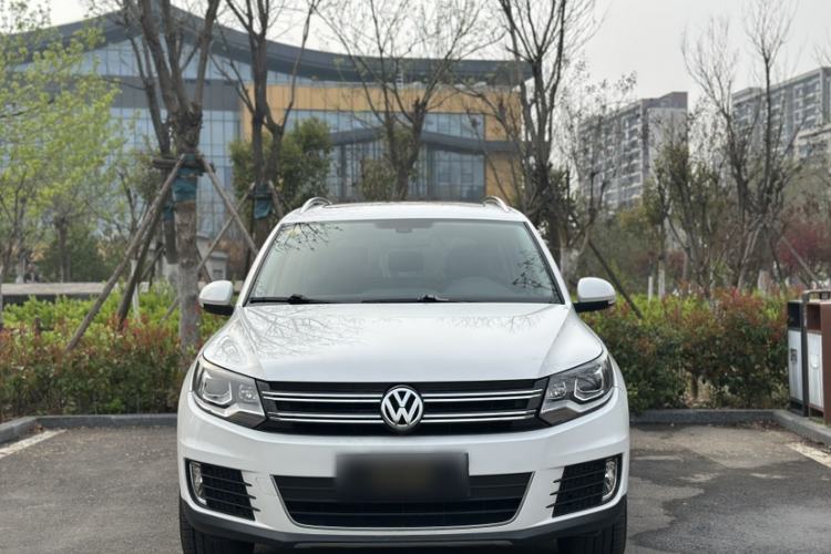 Used Volkswagen Tiguan 2015 1.8TSI Automatic All-Wheel-Drive Luxury Model Exterior 5