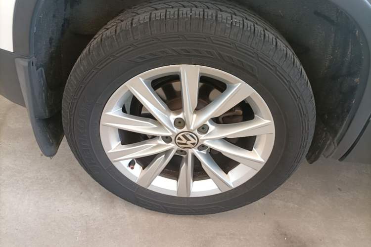 Used Volkswagen Tiguan 2015 1.8TSI Automatic Two-Wheel Drive Comfort Edition Exterior 5