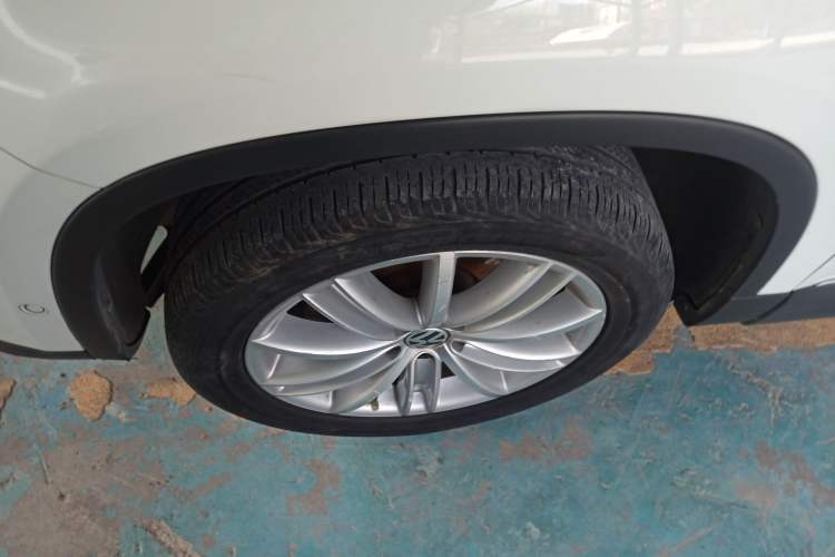 Used Volkswagen Tiguan 2015 2.0 TSI Comfort Edition Exterior 7