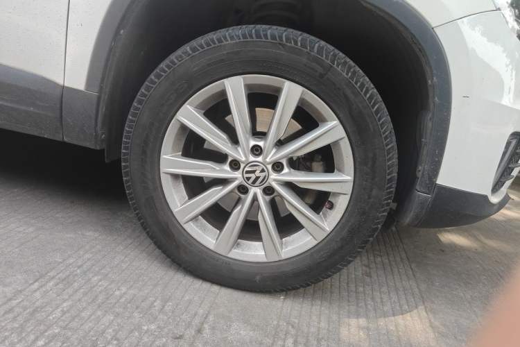Used Volkswagen Tiguan 2015 1.8TSI Automatic Two-Wheel Drive Comfort Edition Exterior 7