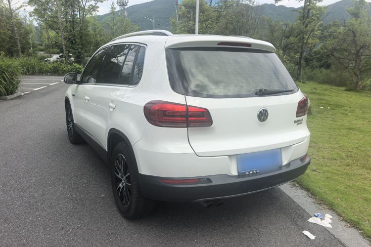 Used Volkswagen Tiguan 2015 1.8TSI Automatic All-Wheel-Drive Luxury Model Exterior 8
