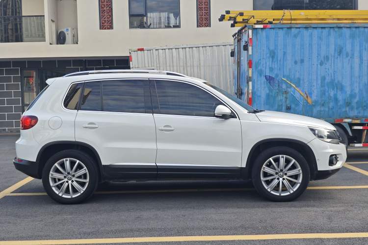 Used Volkswagen Tiguan 2015 2.0 TSI Comfort Edition Exterior 9