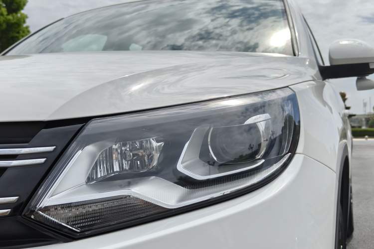 Used Volkswagen Tiguan 2015 1.8TSI Automatic Two-Wheel Drive Trend Edition Exterior 9