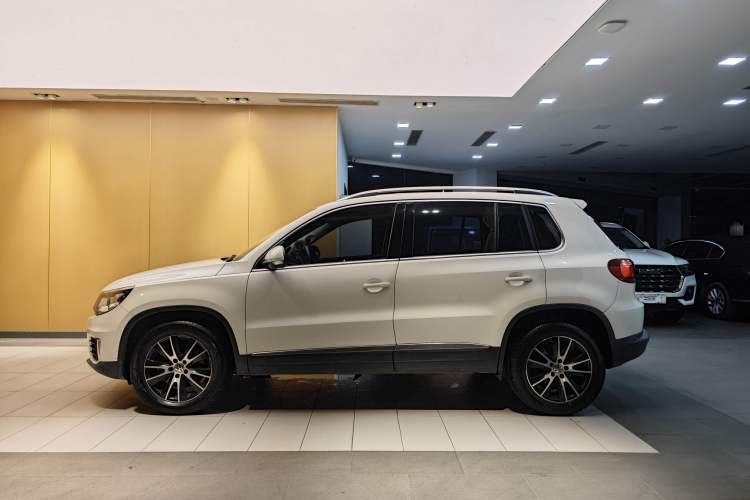 Used Volkswagen Tiguan 2015 1.8TSI Automatic All-Wheel-Drive Luxury Model Exterior 9