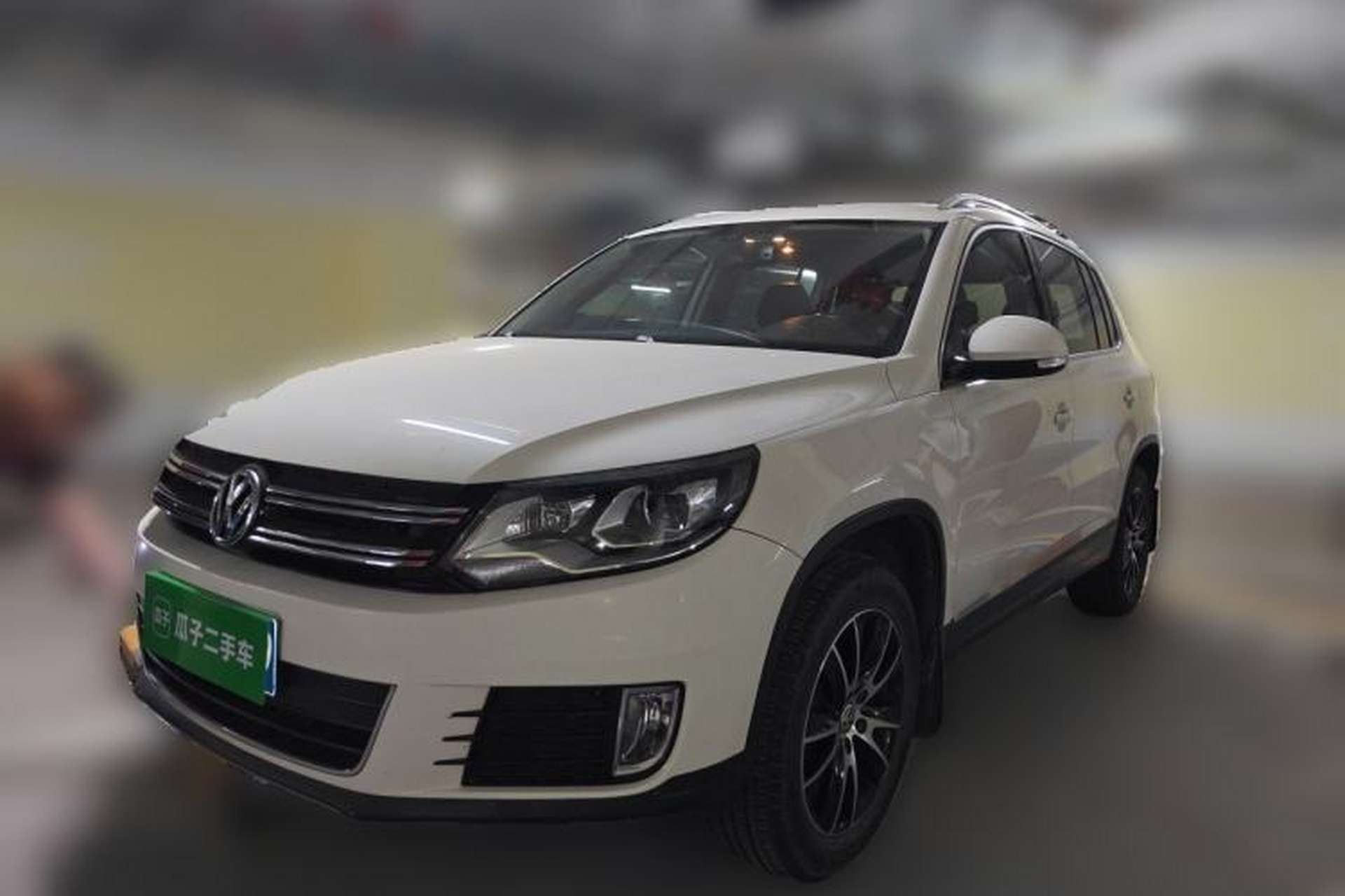 Used Volkswagen Tiguan 2015 2.0 TSI Automatic All-Wheel Drive Luxury Edition Front Left 45 Deg