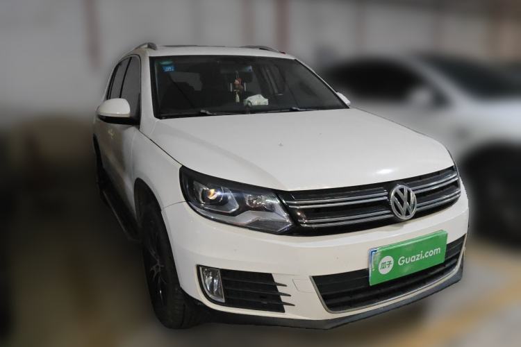 Used Volkswagen Tiguan 2015 1.8TSI Automatic All-Wheel-Drive Luxury Model Front Right 45 Deg