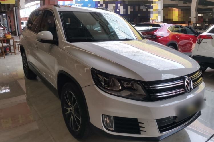 Used Volkswagen Tiguan 2015 1.8TSI Automatic Two-Wheel Drive Luxury Model Front Right 45 Deg