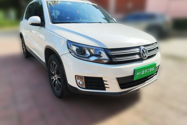 Used Volkswagen Tiguan 2015 1.8TSI Automatic Two-Wheel Drive Luxury Model Front Right 45 Deg