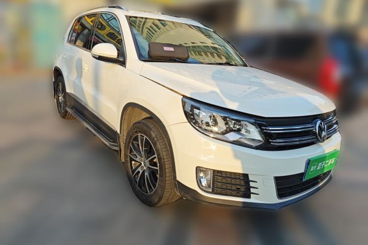 Used Volkswagen Tiguan 2015 1.8TSI Automatic Two-Wheel Drive Luxury Model Front Right 45 Deg