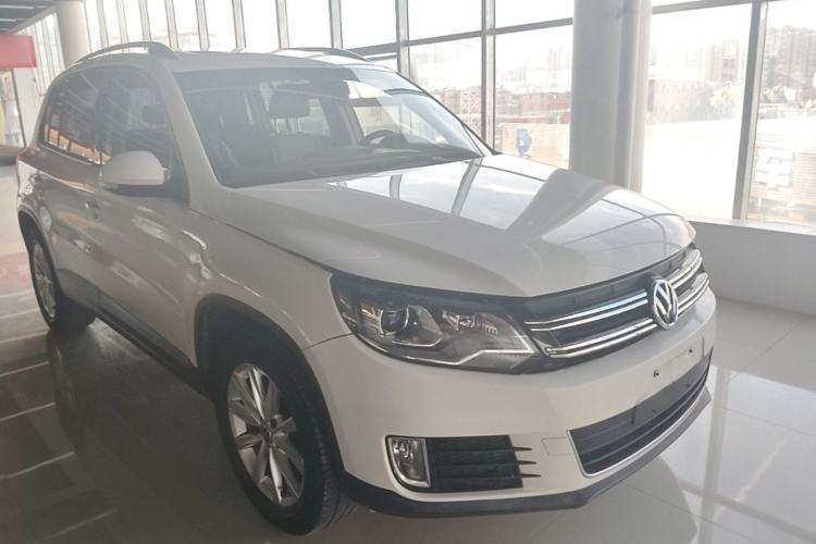 Used Volkswagen Tiguan 2015 1.8TSI Automatic All-Wheel Drive Style Vision Edition Front Right 45 Deg