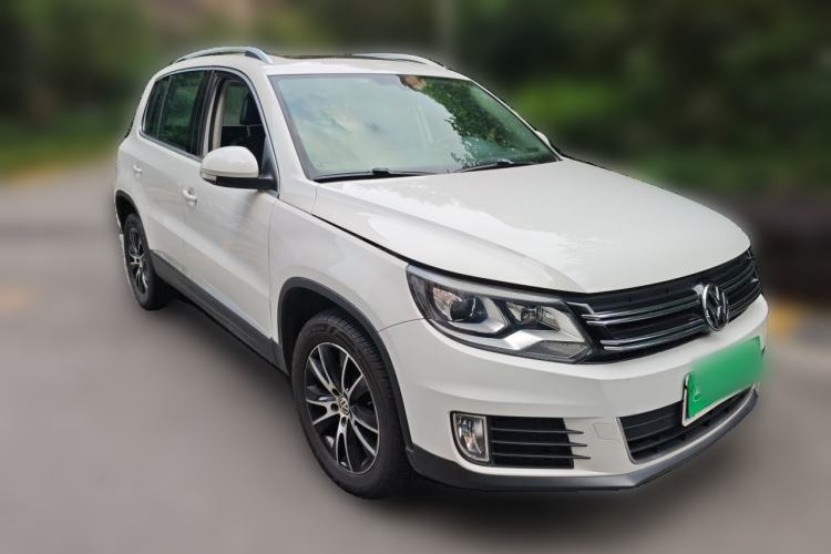 Used Volkswagen Tiguan 2015 1.8TSI Automatic Two-Wheel Drive Luxury Model Front Right 45 Deg