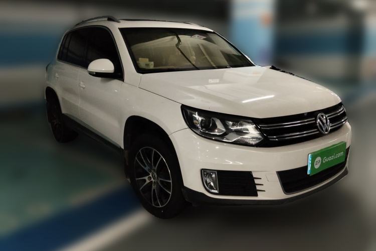 Used Volkswagen Tiguan 2015 1.8TSI Automatic Two-Wheel Drive Luxury Model Front Right 45 Deg